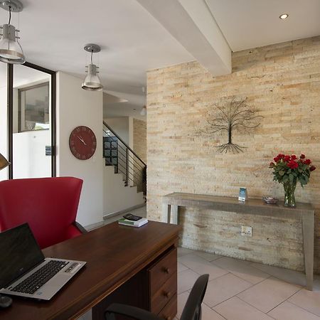 Montebello Guesthouse Уиндхоек Екстериор снимка