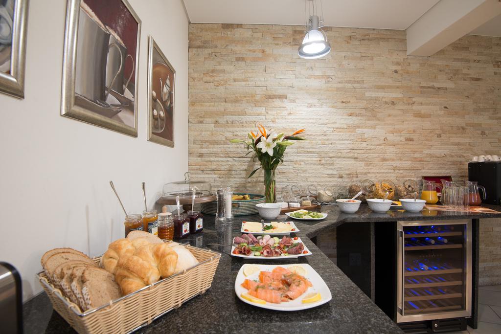 Montebello Guesthouse Уиндхоек Екстериор снимка