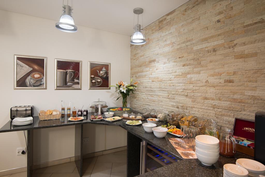 Montebello Guesthouse Уиндхоек Екстериор снимка