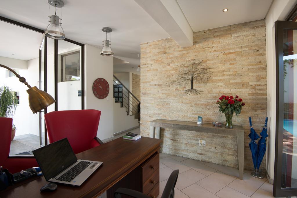 Montebello Guesthouse Уиндхоек Екстериор снимка