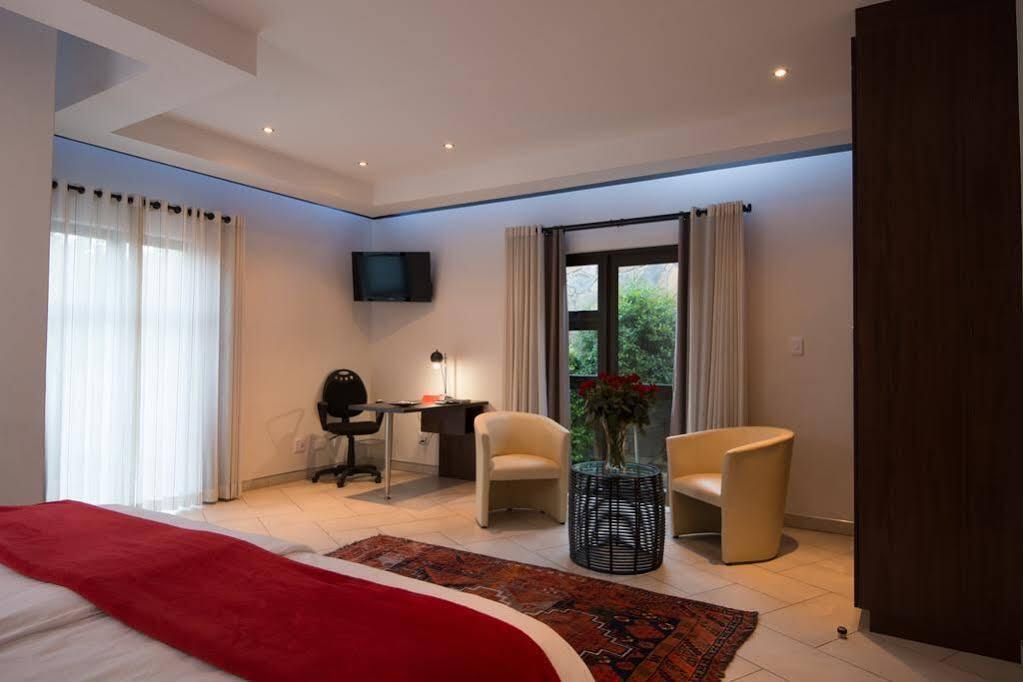 Montebello Guesthouse Уиндхоек Екстериор снимка